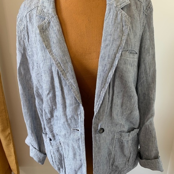 Caslon Linen Blazer - Picture 2 of 10